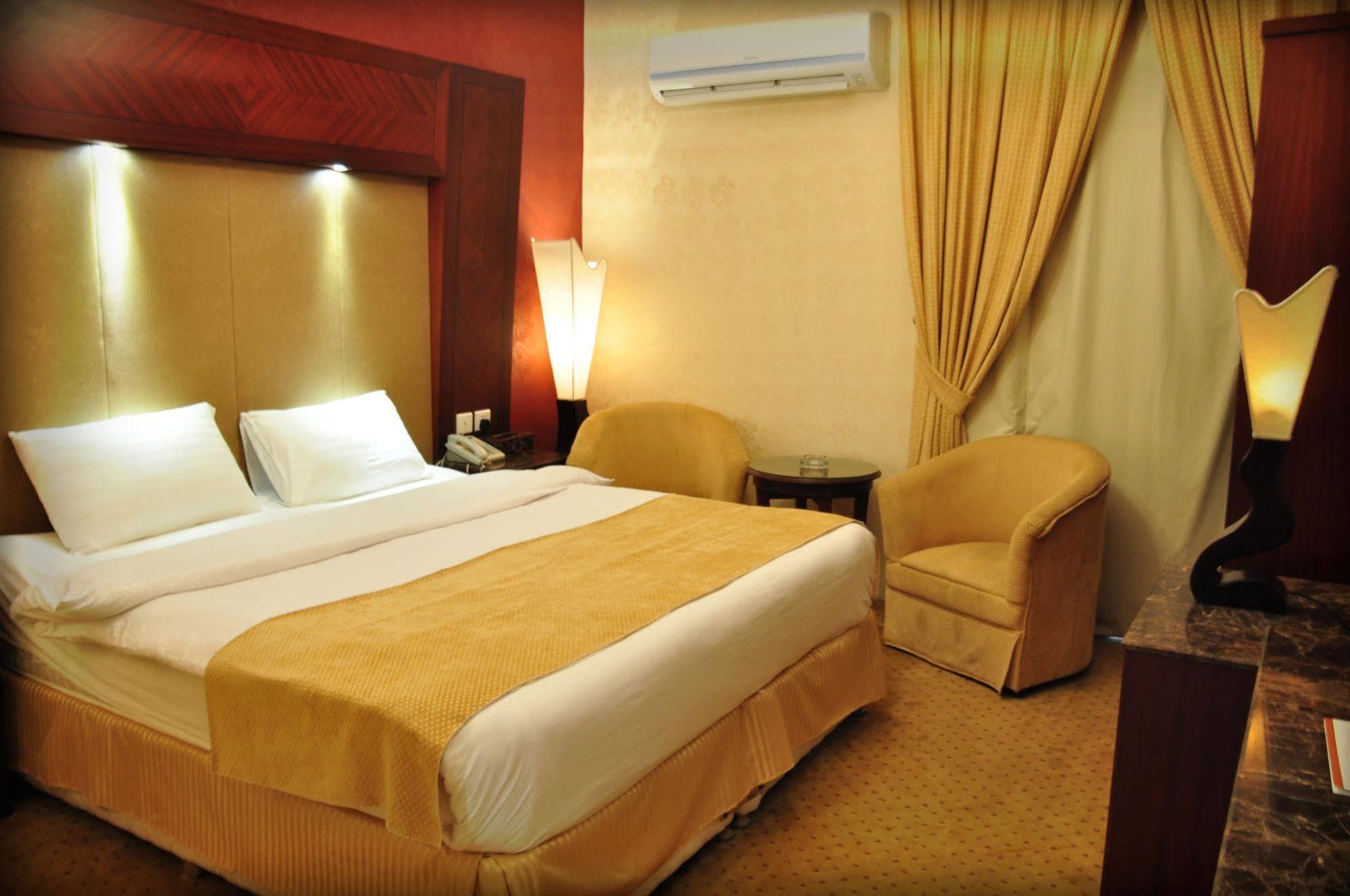 Al Higgi Hotel Yanbu Exterior photo