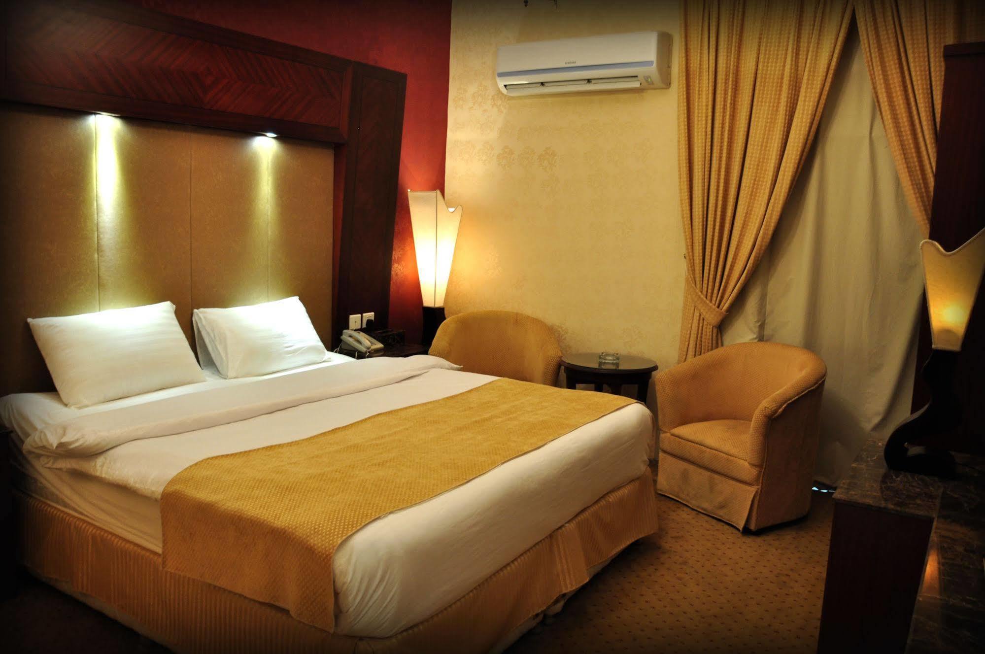 Al Higgi Hotel Yanbu Exterior photo